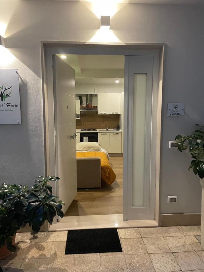 Sisters' House Appartement Bari Buitenkant foto